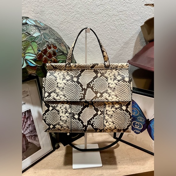 Tory Burch Handbags - Tory Burch Gemini Link Snake Print Tote
